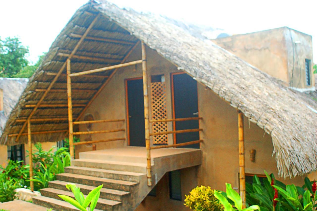 Axkan Palenque, Shows En Vivo & Gastronomia Mar Y Tierra & Travel Agency المظهر الخارجي الصورة
