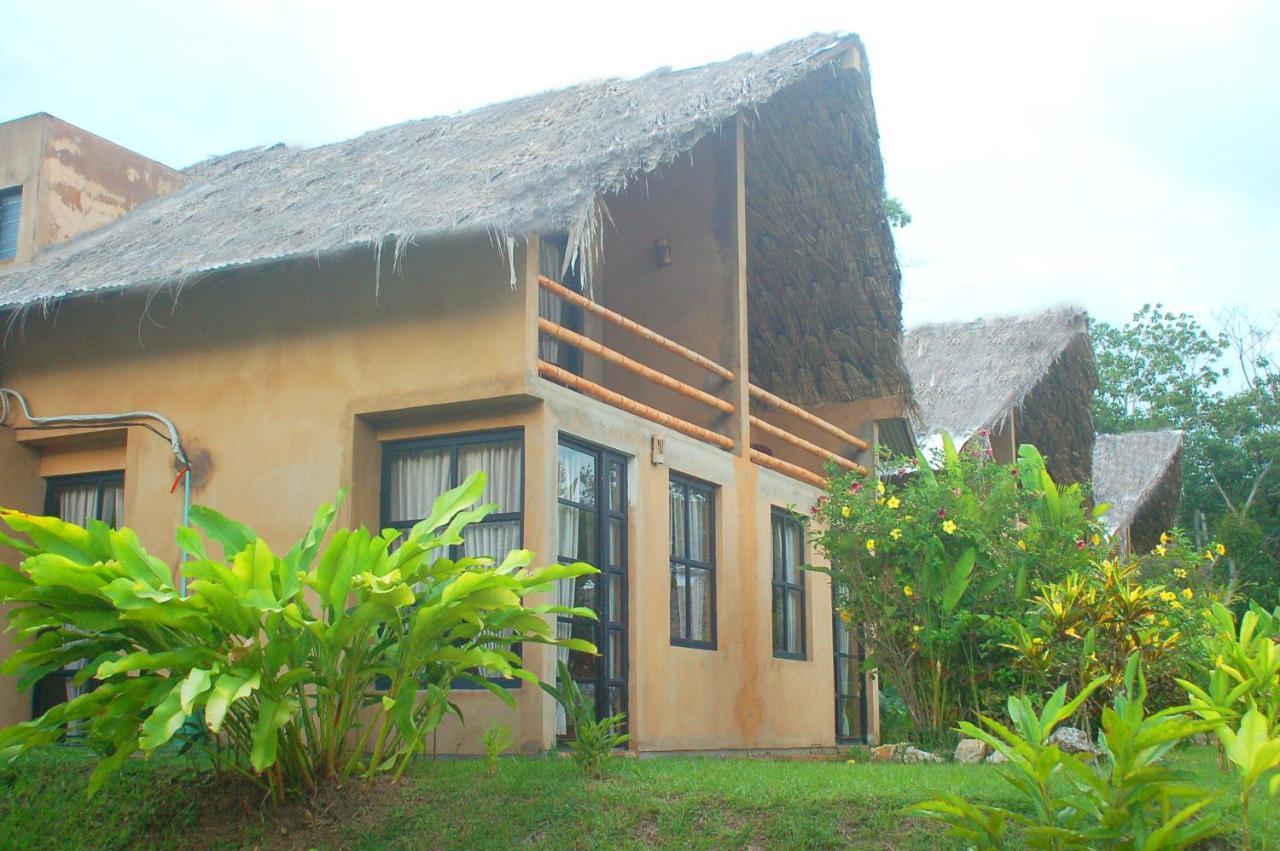 Axkan Palenque, Shows En Vivo & Gastronomia Mar Y Tierra & Travel Agency المظهر الخارجي الصورة