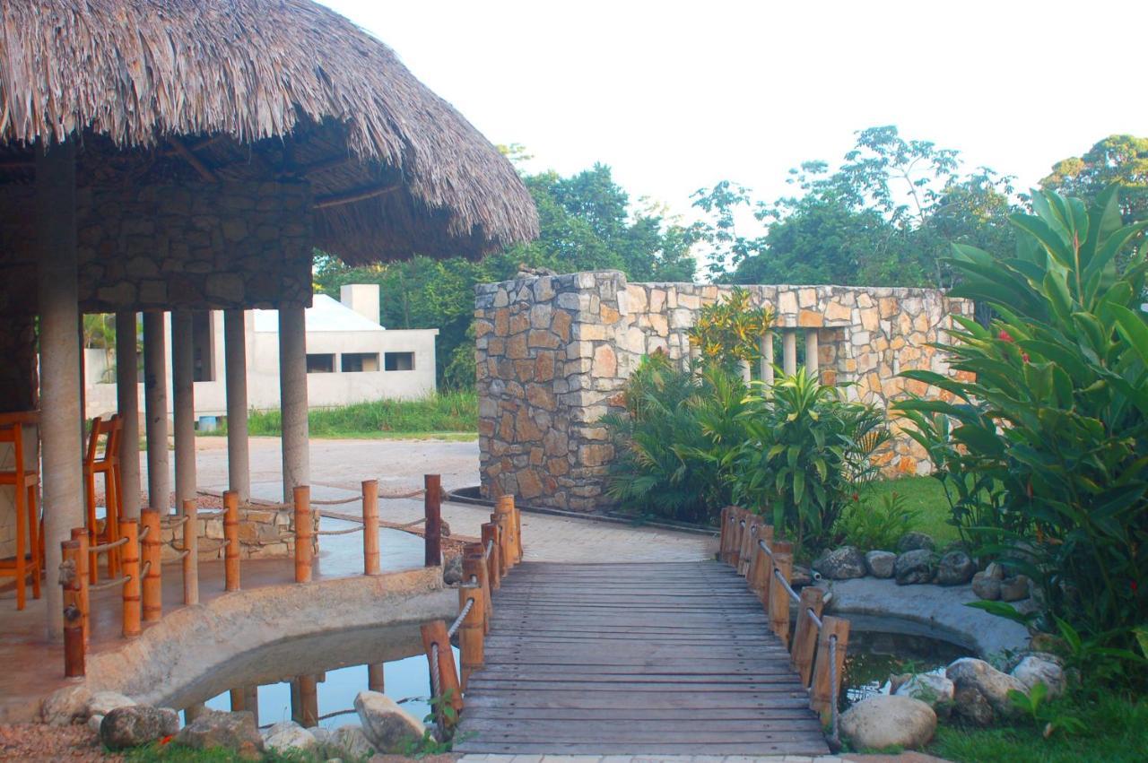 Axkan Palenque, Shows En Vivo & Gastronomia Mar Y Tierra & Travel Agency المظهر الخارجي الصورة