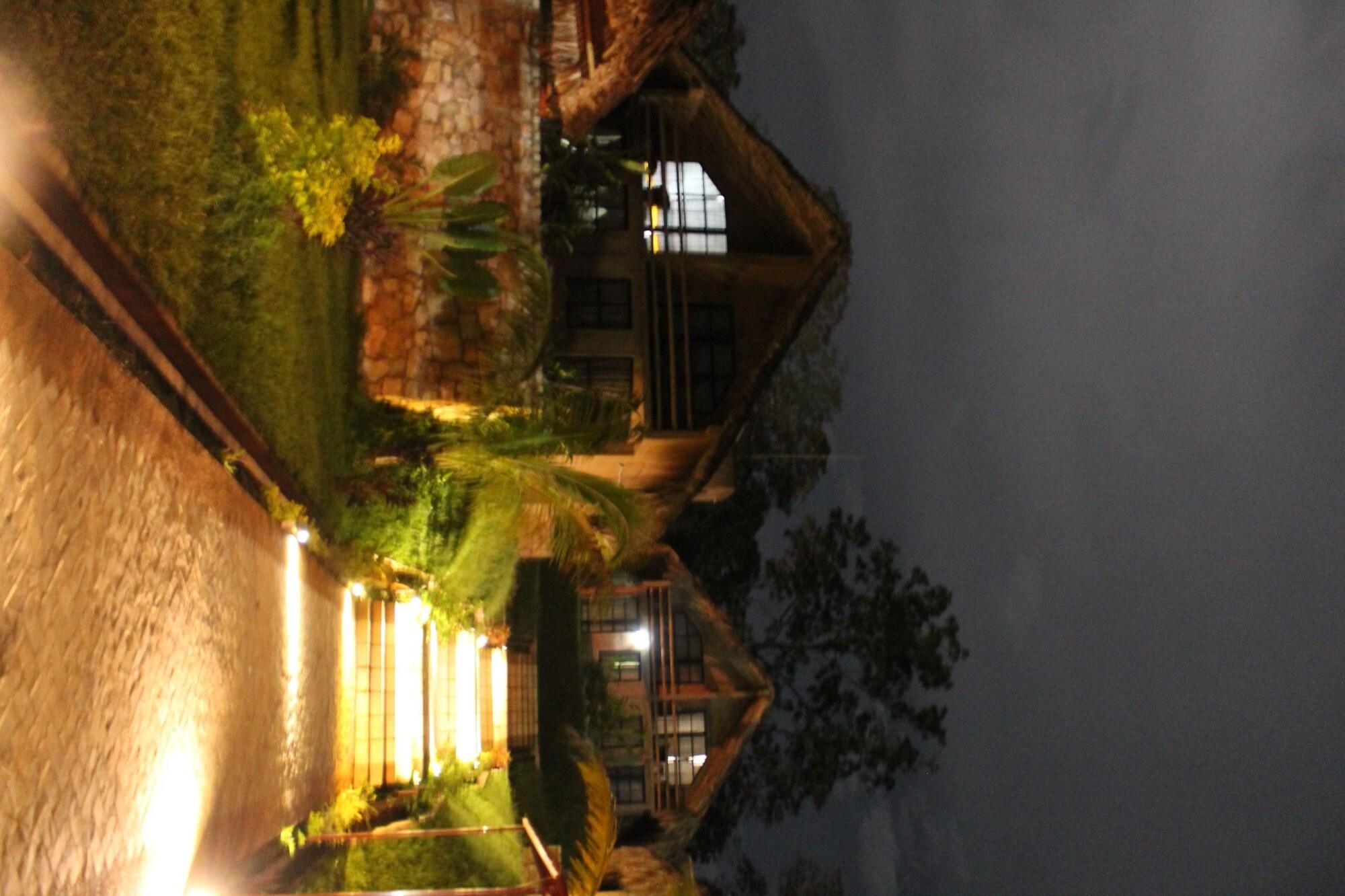 Axkan Palenque, Shows En Vivo & Gastronomia Mar Y Tierra & Travel Agency المظهر الخارجي الصورة