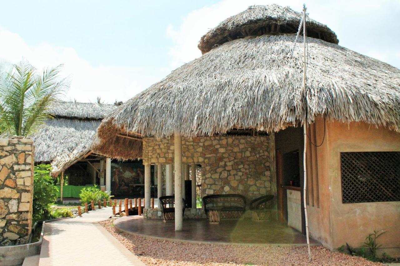 Axkan Palenque, Shows En Vivo & Gastronomia Mar Y Tierra & Travel Agency المظهر الخارجي الصورة