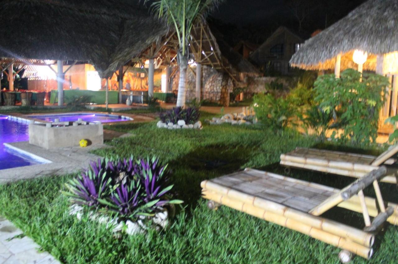 Axkan Palenque, Shows En Vivo & Gastronomia Mar Y Tierra & Travel Agency المظهر الخارجي الصورة